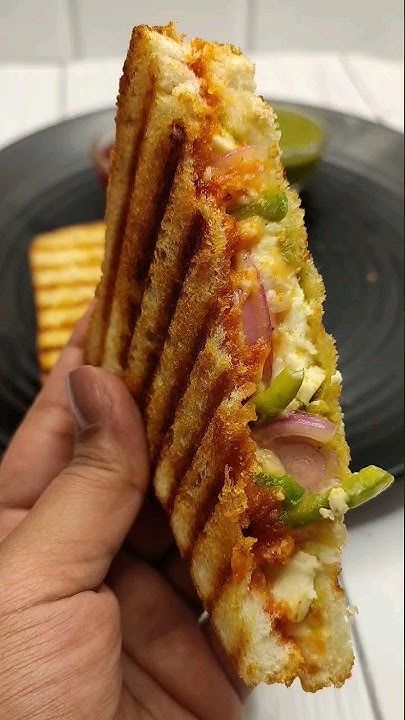 crunchy bread sandwich